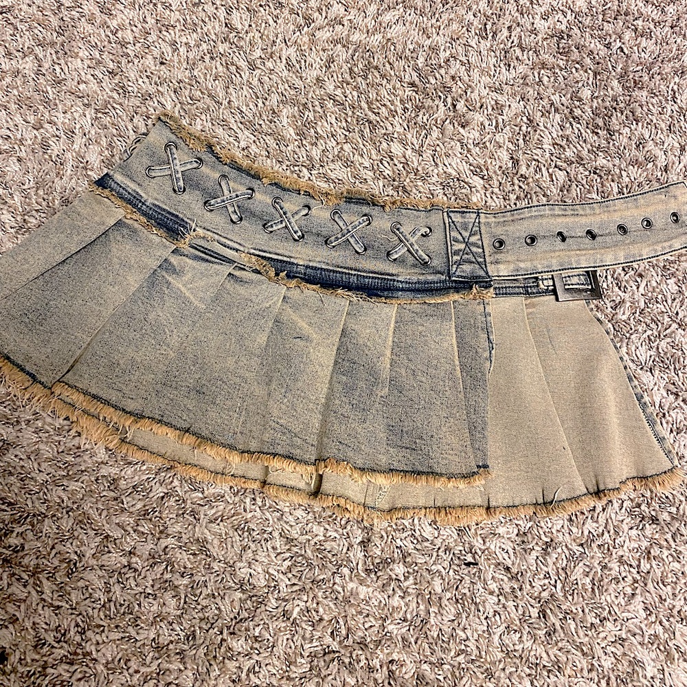 Current mood light denim wash pleated skirt